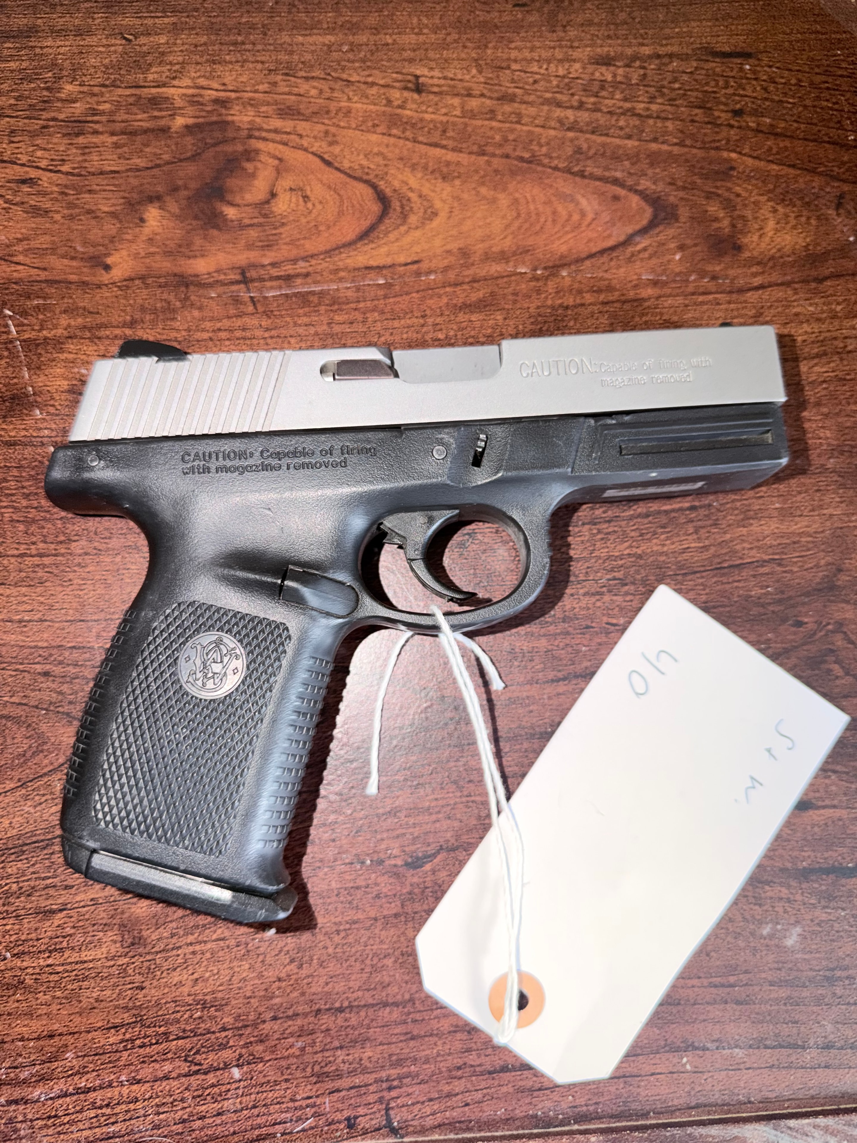 S&W SW40V photo 1